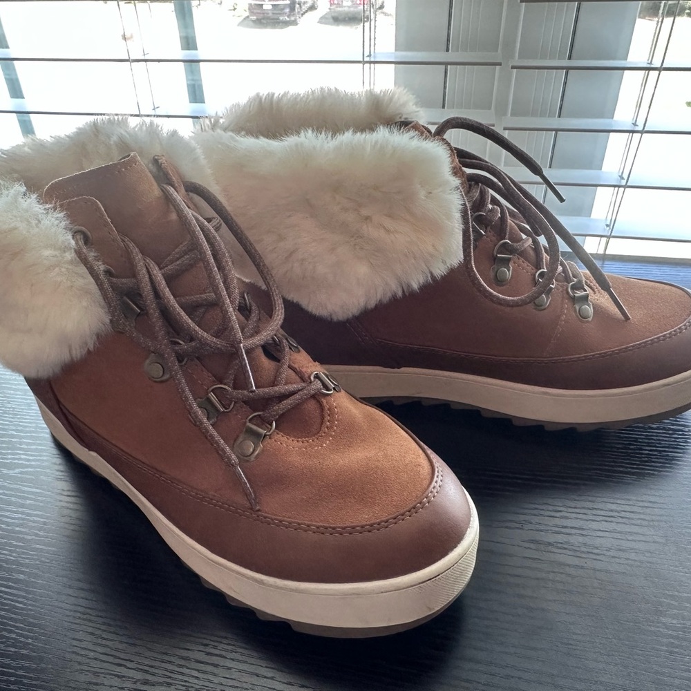 Koolaburra Tan Fur-Lined Winter Boots-super warm & comfy